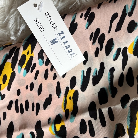 NWT A.Z.I. New York Pastel Relaxed fit Leopard Print Blouse Size M - Picture 2 of 14